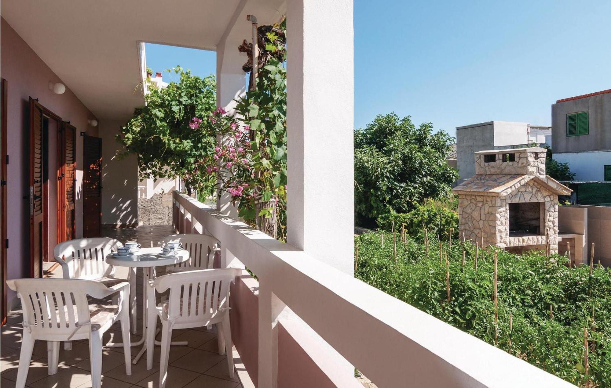 2 Bedroom Awesome Apartment In Pag Pag Town Exterior photo