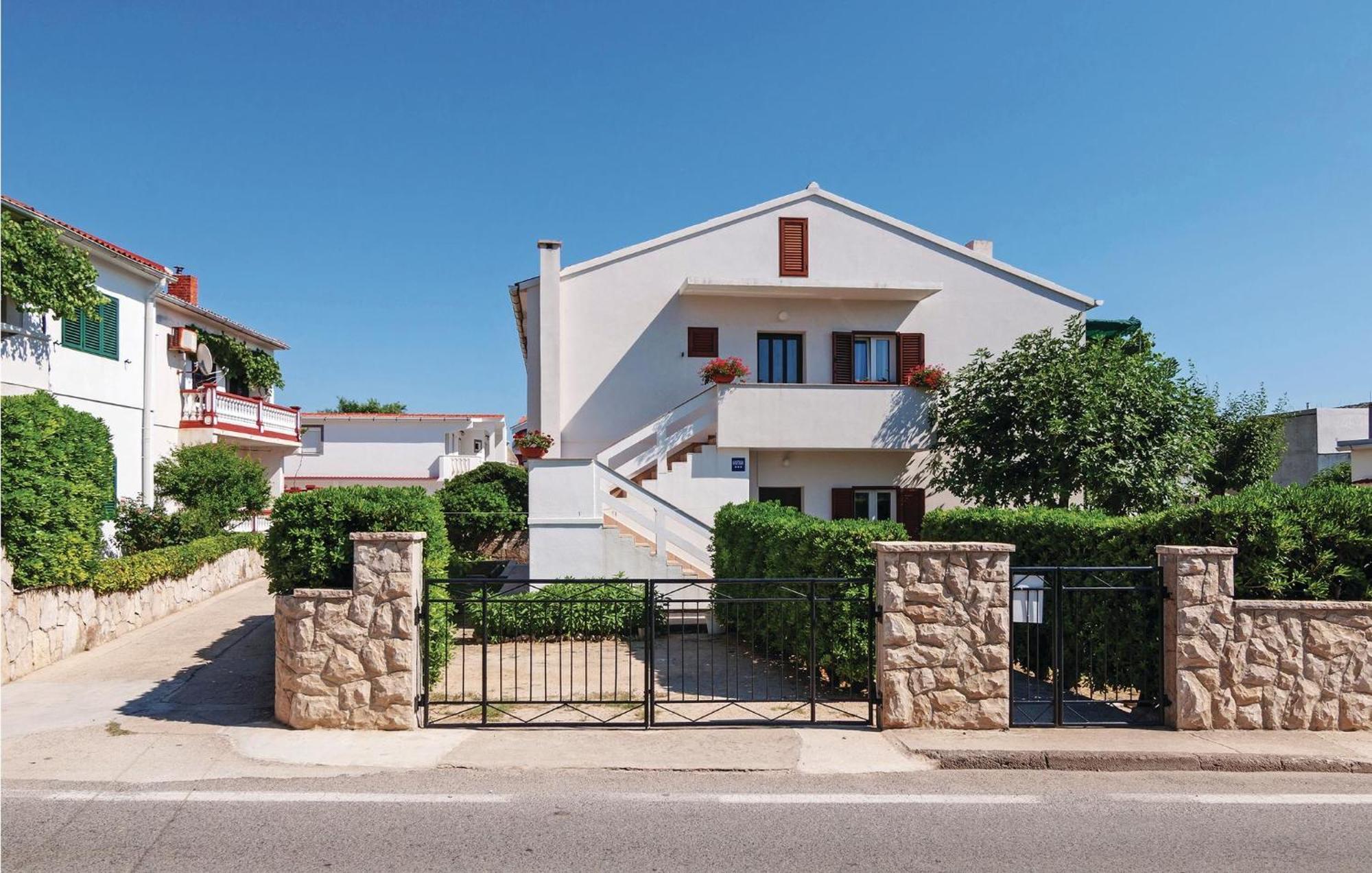 2 Bedroom Awesome Apartment In Pag Pag Town Exterior photo