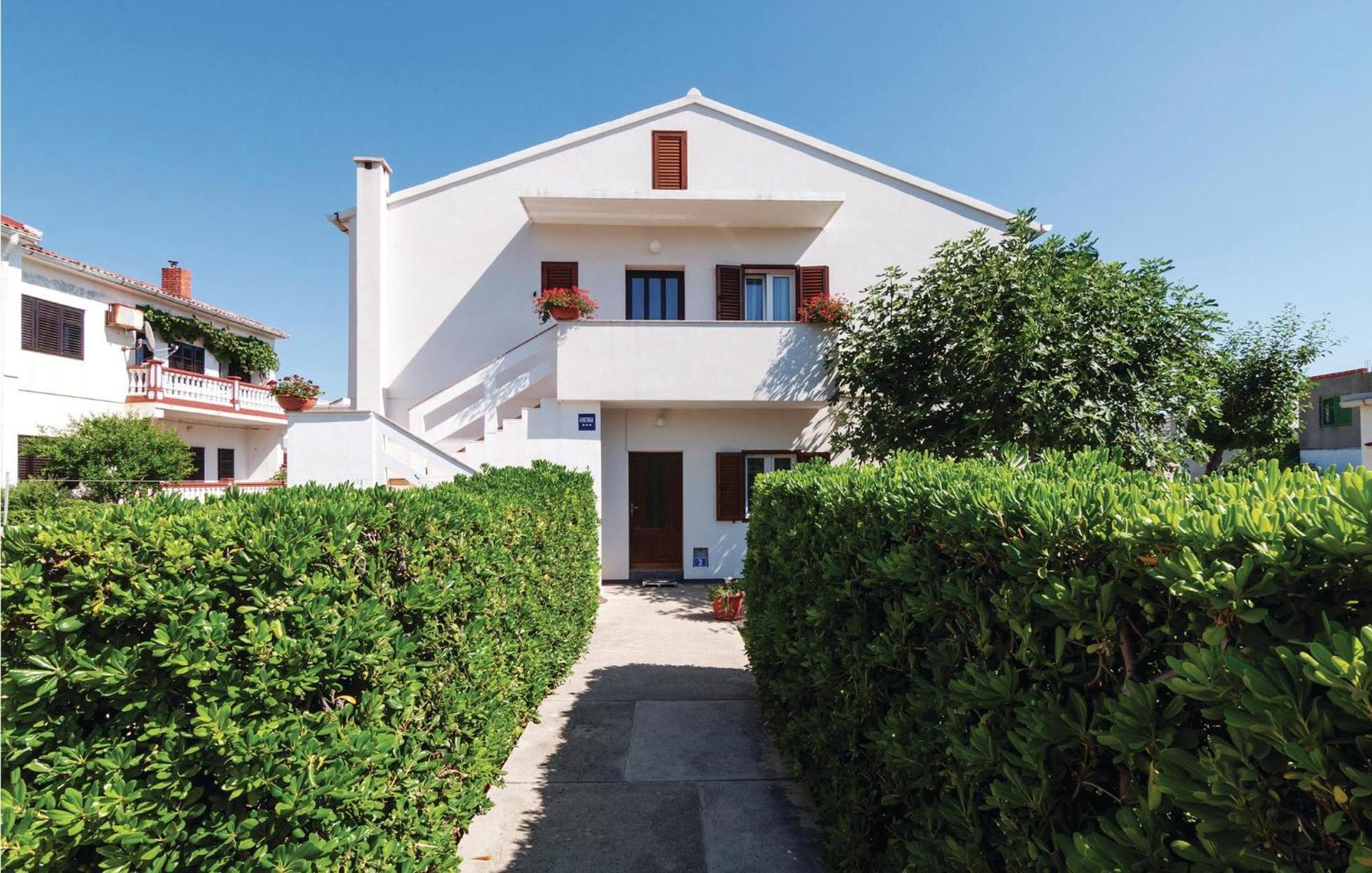 2 Bedroom Awesome Apartment In Pag Pag Town Exterior photo